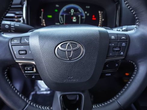 Used 2025 Toyota Camry SE FWD image 14