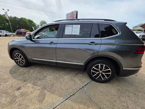 Used 2021 Volkswagen Tiguan SE FWD image 8