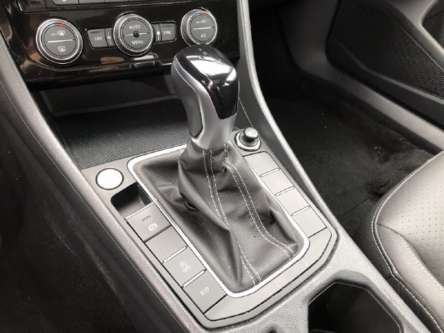 Used 2024 Volkswagen Jetta SE FWD image 6