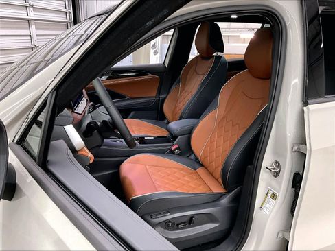 New 2026 Volkswagen Tiguan SEL R-Line AWD/4WD image 11