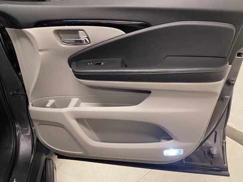 Used 2018 Honda Pilot Touring image 27