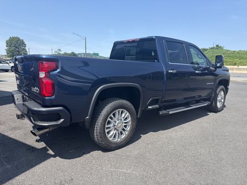 Used 2022 Chevrolet Silverado 2500 High Country AWD/4WD image 3