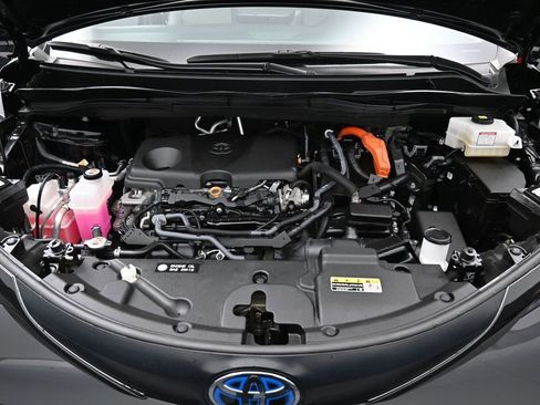 Certified 2025 Toyota Sienna LE w/ LE Plus Package image 35