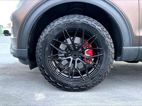 Used 2023 Ford Explorer ST w/ Equipment Group 401A image 8