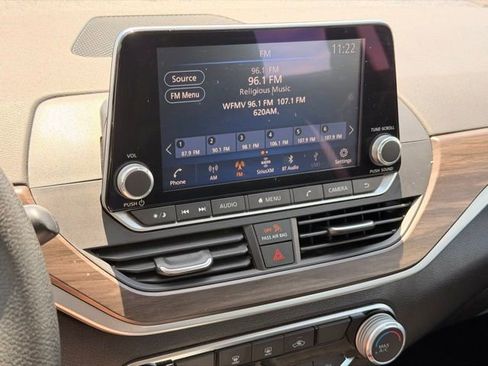 Used 2024 Nissan Altima 2.5 SV FWD image 30