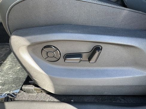 New 2025 Volkswagen Tiguan SE R-Line AWD/4WD image 17