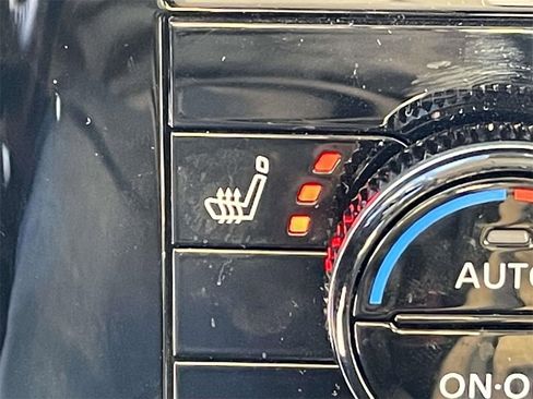 Used 2024 Nissan Rogue SL image 25