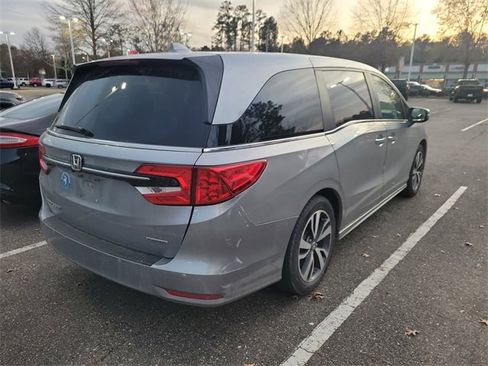 Used 2021 Honda Odyssey Touring image 3
