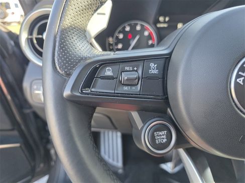 Used 2022 Alfa Romeo Giulia Veloce image 27