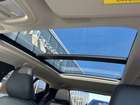 Certified 2025 Volvo XC40 B5 Core image 26