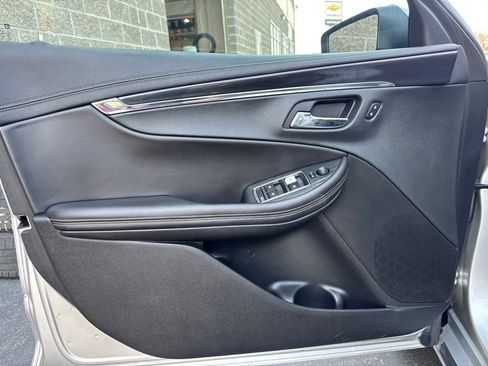 Used 2017 Chevrolet Impala Premier FWD image 12