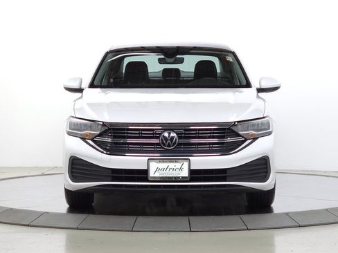 Used 2022 Volkswagen Jetta SE FWD image 2