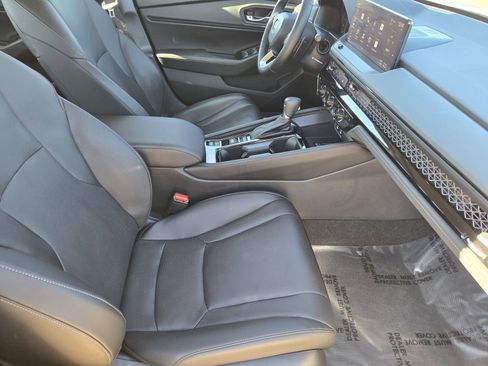 Used 2023 Honda Accord Touring image 17