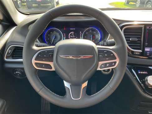 Used 2025 Chrysler Pacifica Select FWD image 16