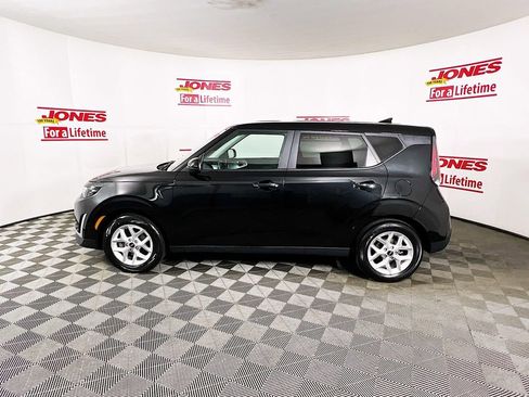 Used 2023 Kia Soul LX w/ LX Technology Package image 12