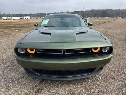 Used 2018 Dodge Challenger SXT RWD image 6