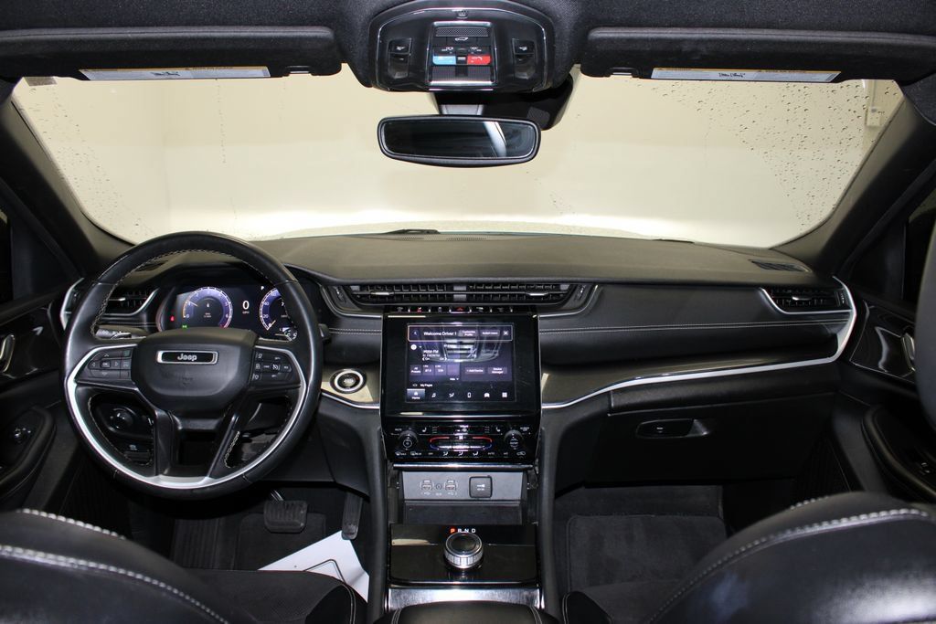 Used 2023 Jeep Grand Cherokee Altitude AWD/4WD image 10