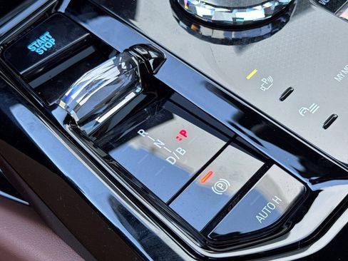 Used 2025 BMW i5 xDrive40 image 19