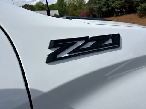 Used 2022 Chevrolet Silverado 1500 LT Trail Boss w/ LT Trail Boss Premium Package AWD/4WD image 31