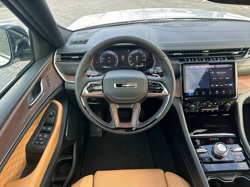 New 2025 Jeep Grand Cherokee L Summit image 3