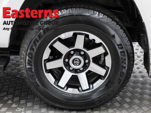 Used 2024 Toyota 4Runner TRD Off-Road Premium image 32