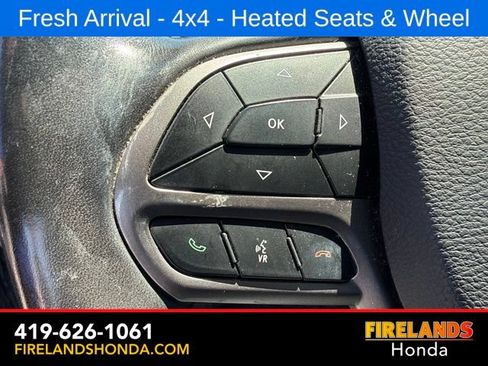Used 2019 Jeep Cherokee Latitude Plus w/ Cold Weather Group AWD/4WD image 14