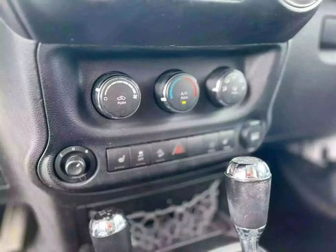 Used 2015 Jeep Wrangler Unlimited Sahara w/ Connectivity Group AWD/4WD image 14