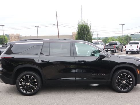 Used 2026 Chevrolet Traverse LT w/ Sun and Wheel Package FWD image 6