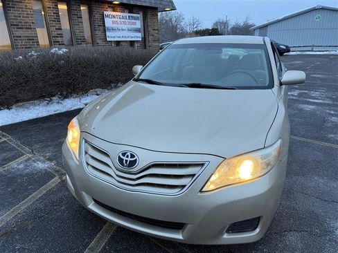Used 2011 Toyota Camry image 2