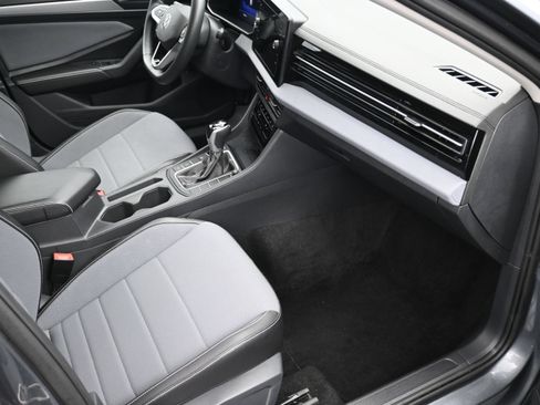 Used 2026 Volkswagen Jetta SE FWD image 11
