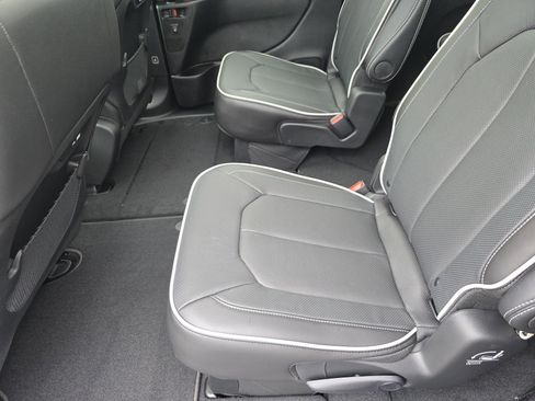 New 2026 Chrysler Pacifica Limited w/ S Appearance Package image 22