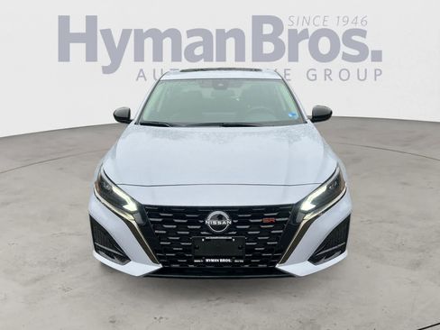 Certified 2025 Nissan Altima 2.5 SR w/ SR Premium Package image 9