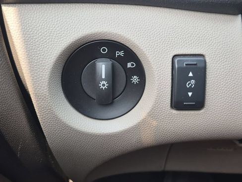 Used 2016 Ford Fiesta SE w/ Cold Weather Package FWD image 28