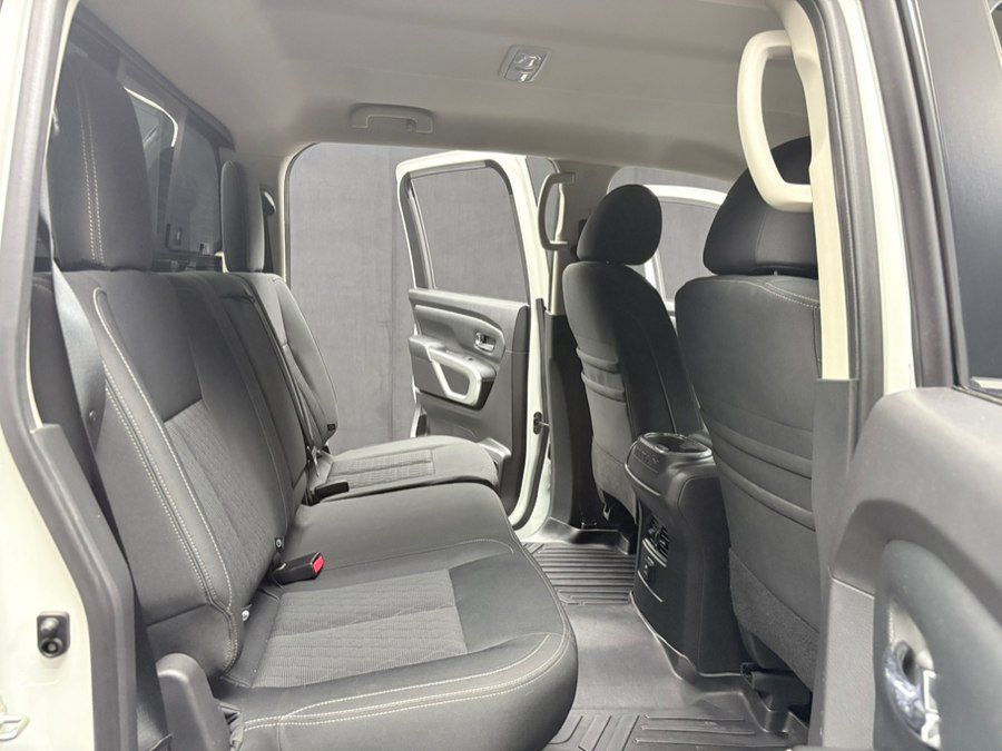 Used 2018 Nissan Titan XD 4x4 Crew Cab SV w/ SV Convenience Package image 28