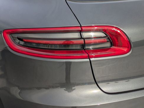 Used 2018 Porsche Macan image 18