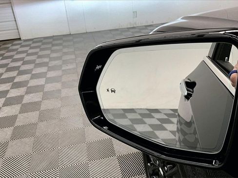 Used 2024 Cadillac XT6 Premium Luxury image 29