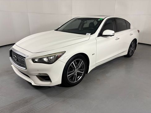 Used 2018 INFINITI Q50 Luxe w/ Sensory Package (Luxe) RWD image 4