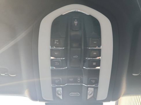 New 2026 Porsche Macan image 39