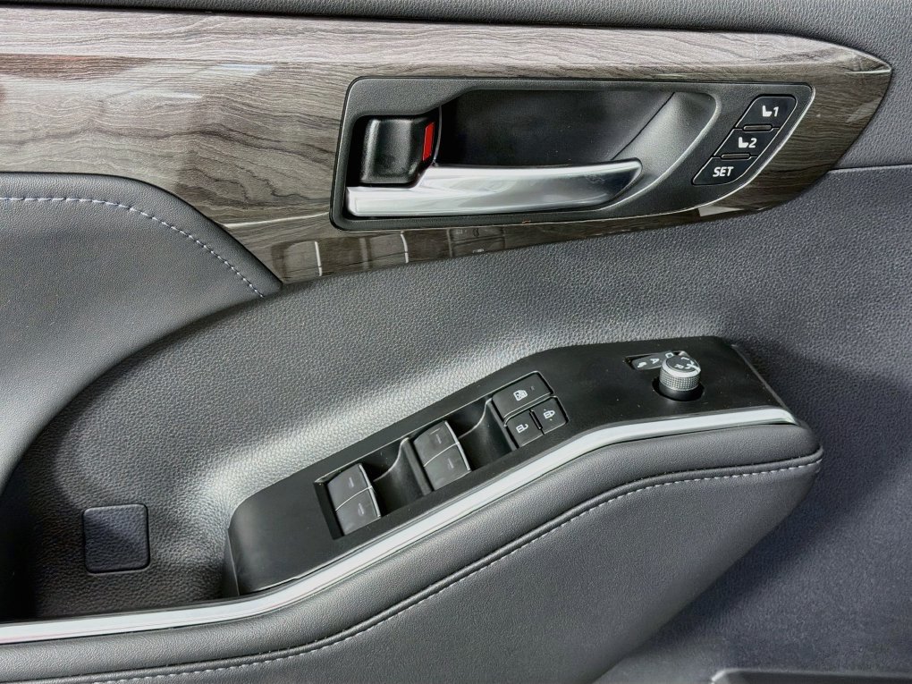 New 2026 Toyota Highlander Platinum AWD/4WD image 23