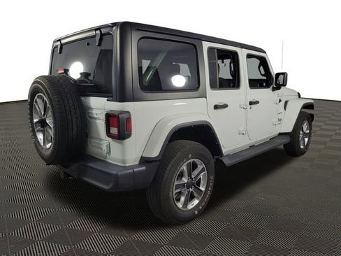 Used 2022 Jeep Wrangler Unlimited Sahara w/ Cold Weather Group image 9