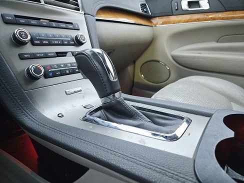 Used 2010 Lincoln MKT AWD image 16