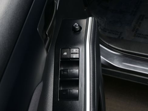 Used 2024 Toyota Highlander LE image 10