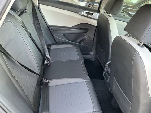 Used 2025 Volkswagen Taos SE image 19