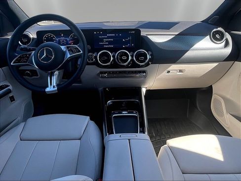 Used 2025 Mercedes-Benz GLA 250 4MATIC image 7