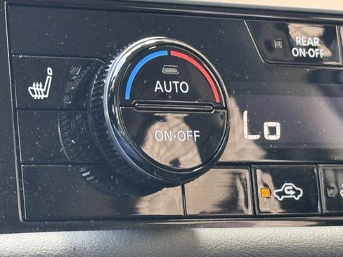 Used 2022 Nissan Pathfinder SL w/ SL Black Package image 12