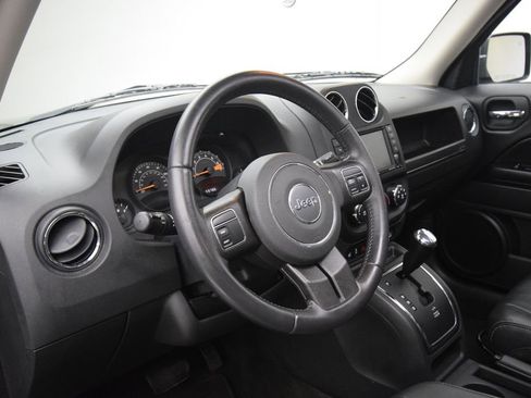Used 2017 Jeep Patriot High Altitude AWD/4WD image 11