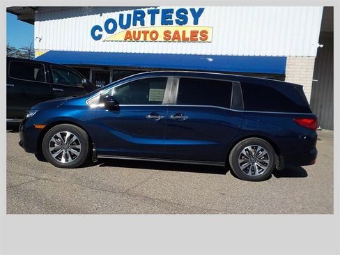 Used 2023 Honda Odyssey EX-L image 3