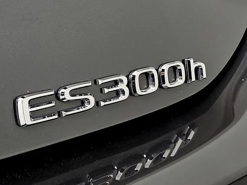 Certified 2025 Lexus ES 300h w/ Premium Package image 34