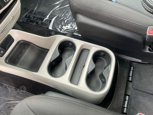 Used 2023 Chrysler Voyager LX image 43