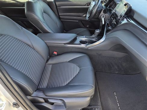 Used 2022 Toyota Camry SE image 13